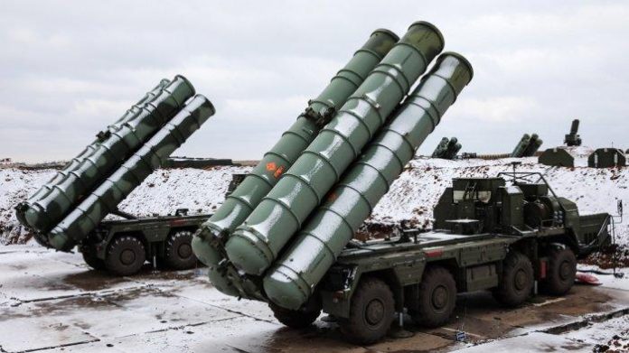 Rudal jarak jauh S-400 Triumph Rusia yang konon akan dikirim untuk mendukung Iran
