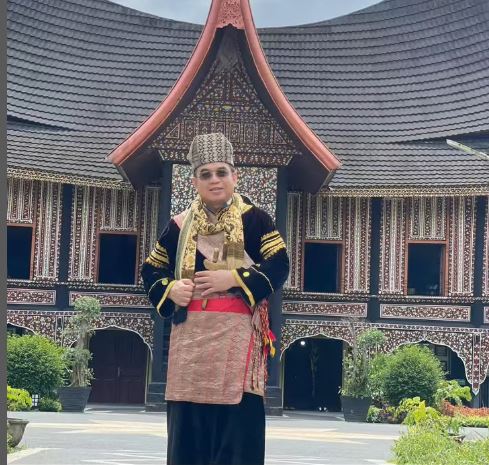pemimpin gemuk