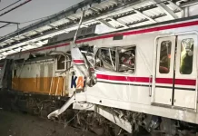 Korban Tewas Tabrakan Kereta di Bekasi Timur Masih Terjebak di Gerbong