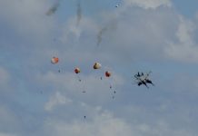 Dua Jet Tempur Angkatan Laut AS Tabrakan Saat Atraksi Udara di Idaho