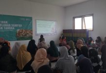 DMC Dompet Dhuafa Bangun Kesadaran Pengelolaan Sampah Mandiri di Huntap Semeru