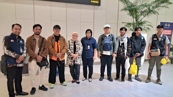 kemlu-ri-melalui-direktorat-pelindungan-wni-memfasilitasi-kepulangan-6-dari-7-relawan-indonesia-peserta-global-sumud-land-conv-1780063065125_169