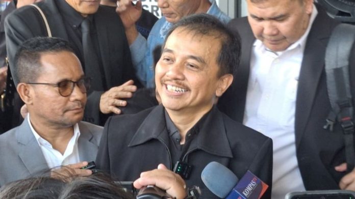 6a41f2fe37b49-roy-suryo-memberikan-keterangan-kepada-wartawan-di-pengadilan-negeri-jakarta-selatan_gemini_1265_711