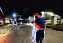 Anomali Cuaca Picu Banjir Bandang di Agam, Tim DMC Dompet Dhuafa Dampingi Penyintas