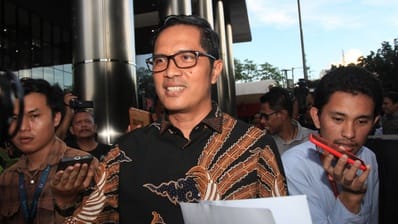 antarafoto-kpk-periksa-febri-diansyah-1744669007_ratio-16x9