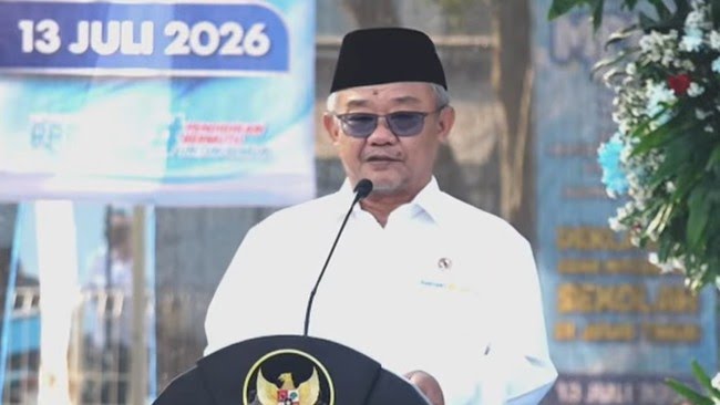 mendikdasmen-dalam-acara-sapa-murid-smk-dalam-rangka-mpls-1783924756201_169