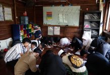 Dompet Dhuafa Salurkan Beasiswa untuk Pelajar di Babakan Madang