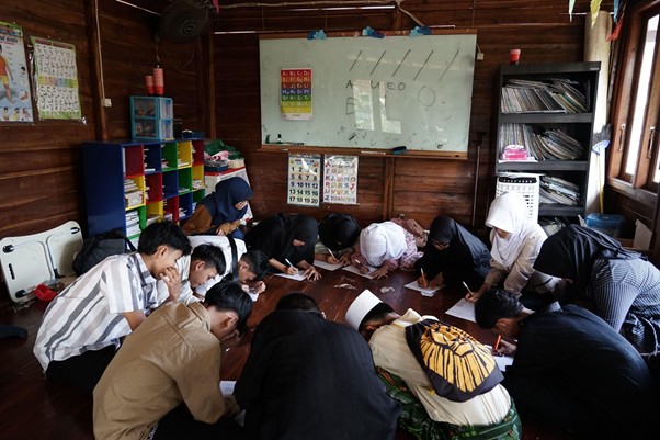 Beasiswa-FLIP-untuk-anak-anak-prasejahtera-di-Babakan-Madang-3