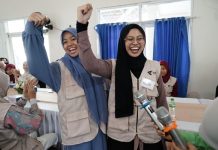 Mukena Jadi Hadiah Simbol Pertemuan Dua Mimpi Tia dan Reina