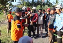 Suasana Haru Iringi Pelepasan Jenazah Relawan Ahmad Zaki di Manggarai Timur Menuju Jakarta