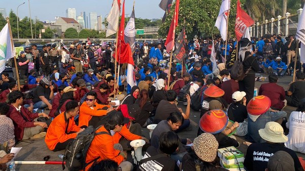 demo depan dpr