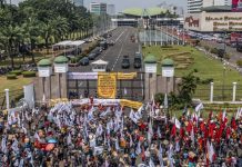 Unjuk Rasa Serempak di Depan DPR dan Sejumlah Kota
