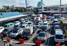 Macet Ketapang Banyuwangi Makin Panjang, Warga Keluhkan Omzet hingga Anak Telat Sekolah