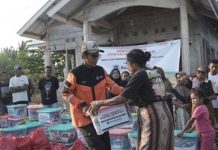 AMAG Gandeng Dompet Dhuafa Salurkan 100 Paket Bantuan untuk Penyintas Gempa NTT