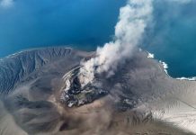Gunung Api Erupsi Bareng, Dinamika Tektonik
