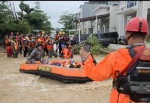 Banjir Kepung Padang Usai Hujan Lebat, Evakuasi Warga Berlangsung hingga Malam